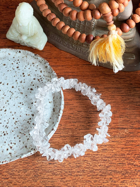 CLEAR QUARTZ Cleansing Crystal Chip Bracelet